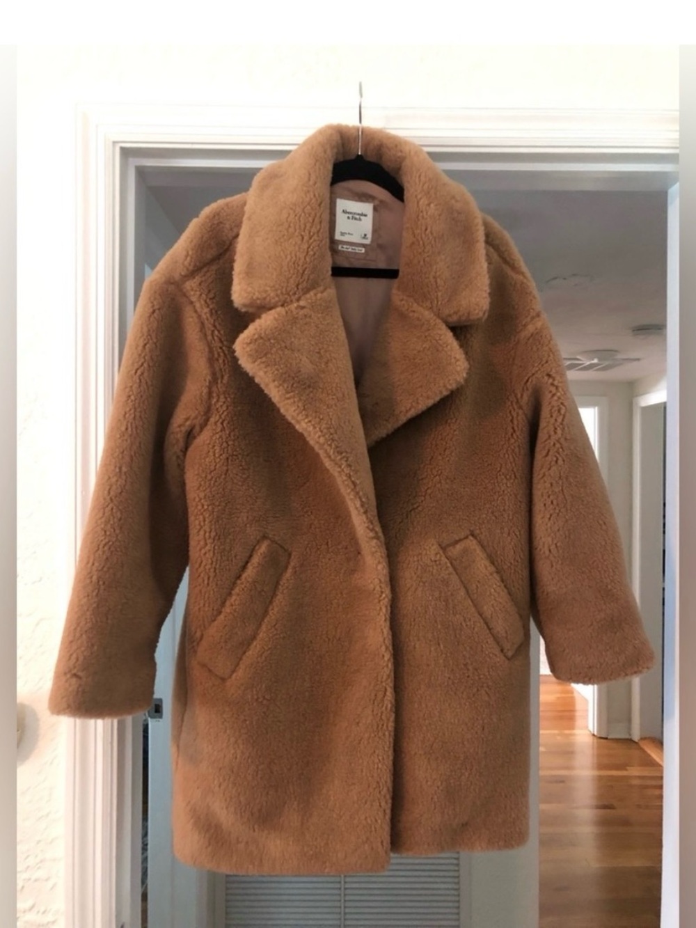 Abercrombie & Fitch Tan Teddy Coat - Plush Faux Shearling Jacket - Picture 1 of 2